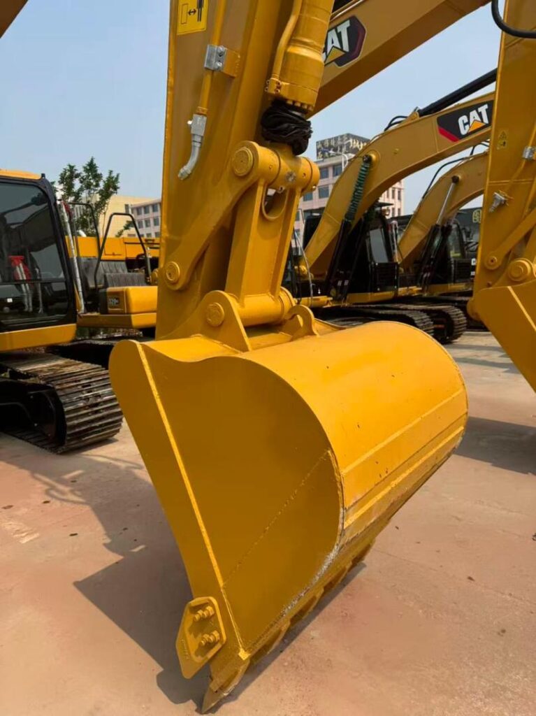 excavadora cat 320c 01