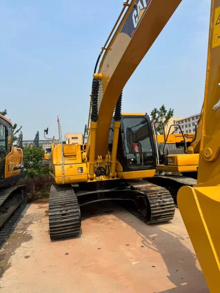 excavadora cat 320c 04