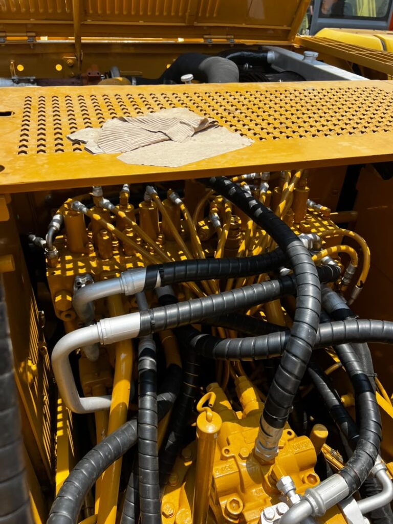excavadora cat 320cl 04
