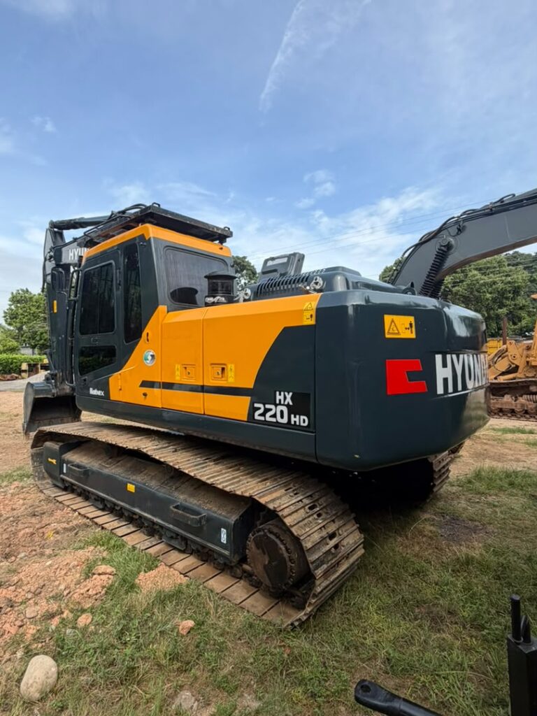 Excavadora Hyundai HX220 HD 2023