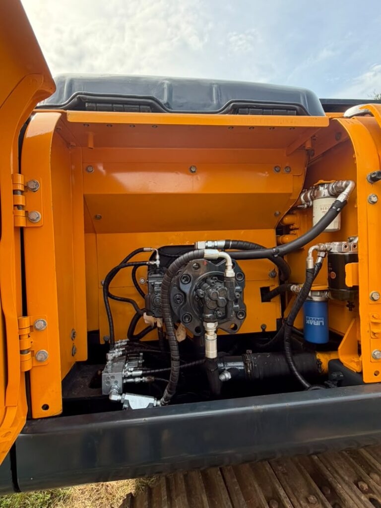 excavadora hyundai h220 02