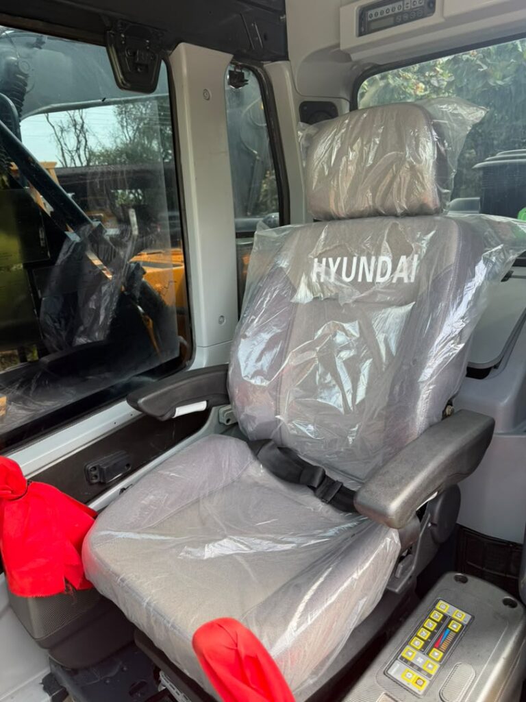 excavadora hyundai h220 04