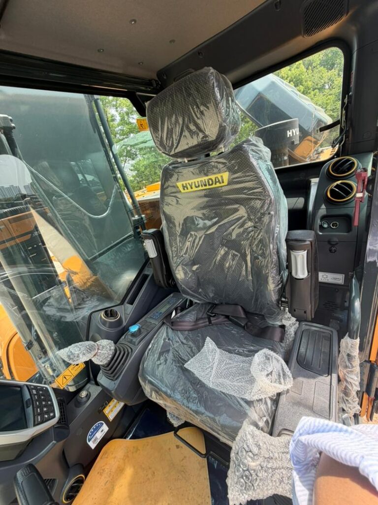 excavadora hyundai hx200 02