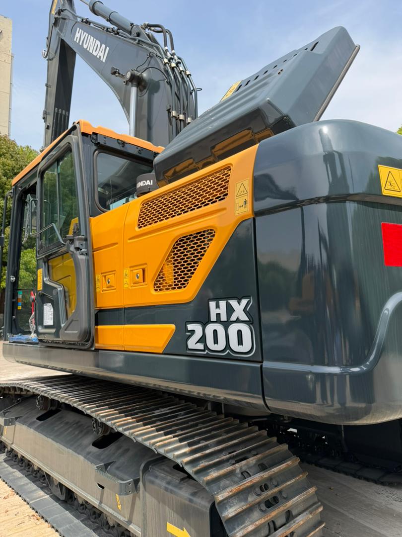 excavadora hyundai hx200 04