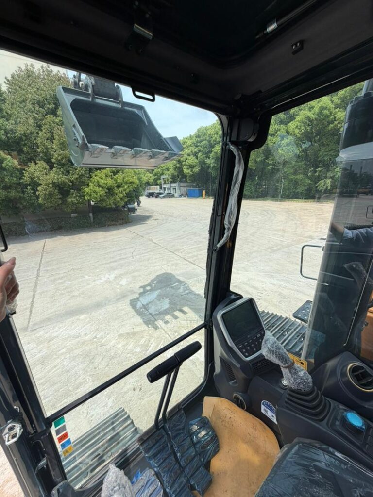 excavadora hyundai hx200 05