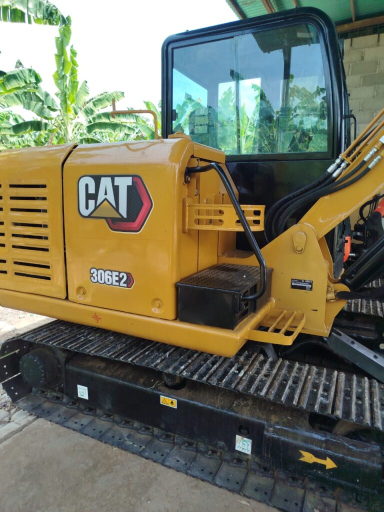 miniexcavadora cat 02