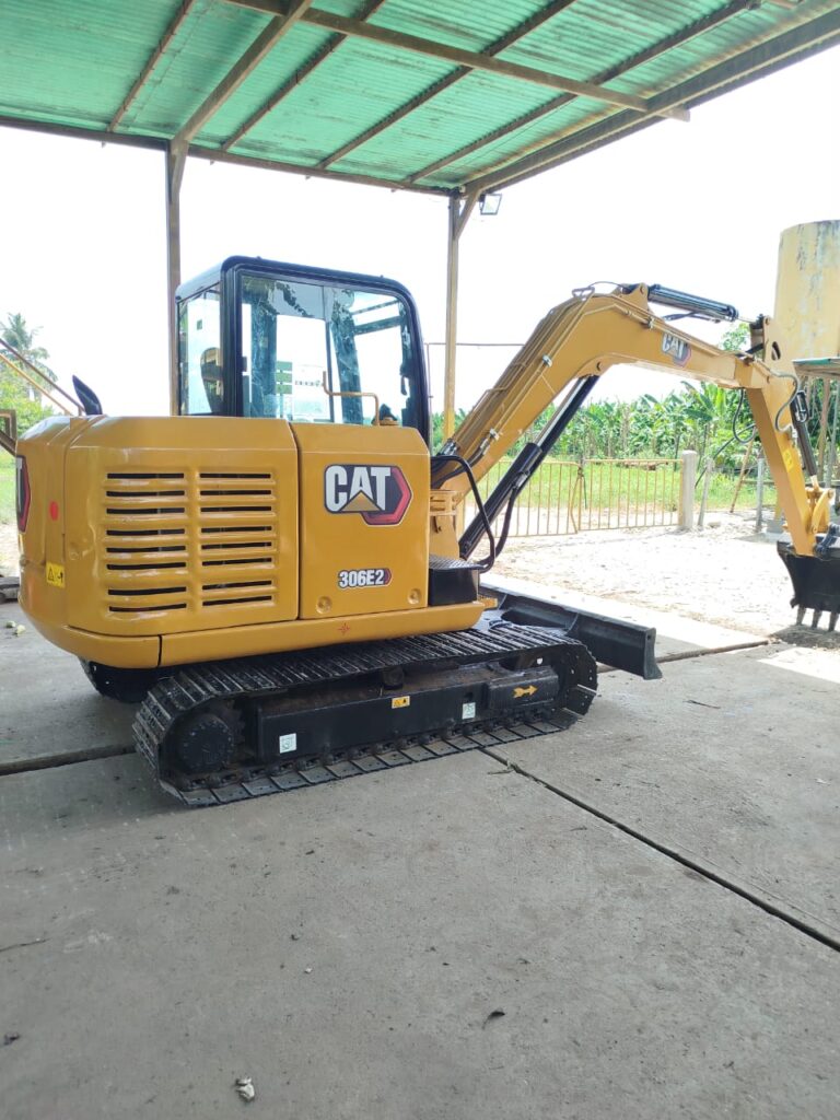 miniexcavadora cat 04