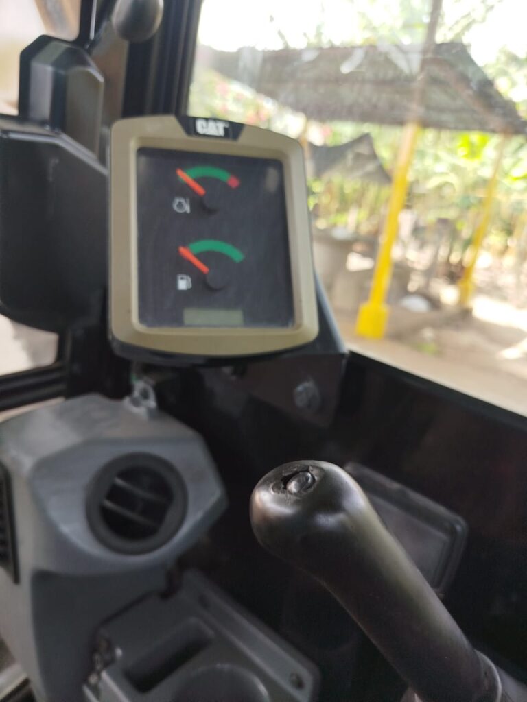 miniexcavadora cat 05