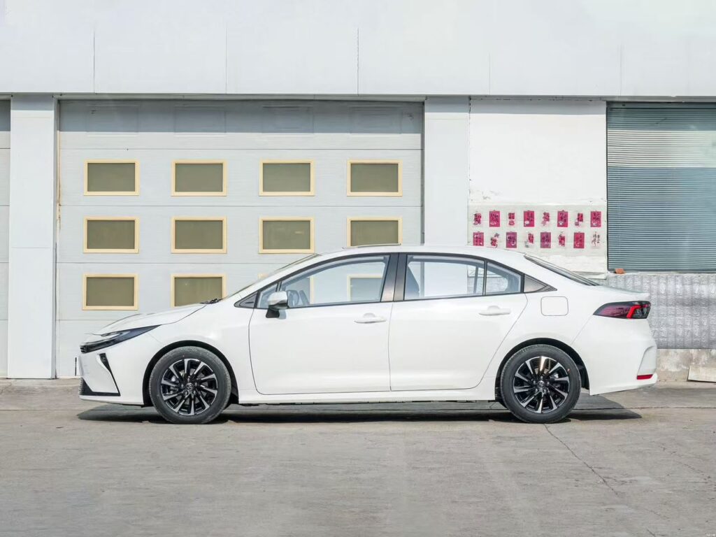 toyota corolla hibrido elite 03